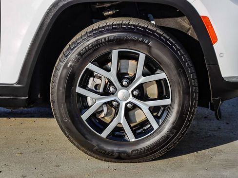 Certified 2024 Jeep Grand Cherokee L Limited w/ Luxury Tech Group II image 11