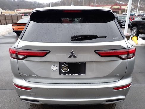 Used 2022 Mitsubishi Outlander SE image 4