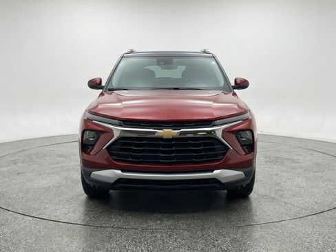 Used 2025 Chevrolet TrailBlazer LT image 2