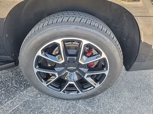 Used 2024 Chevrolet Suburban RST w/ Luxury Package RWD image 8