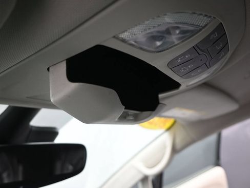 Used 2022 Chrysler Pacifica Touring-L FWD image 36
