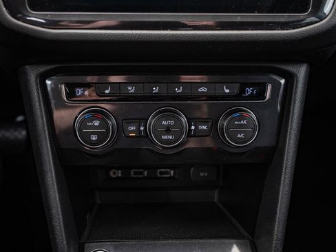 Used 2018 Volkswagen Tiguan SE AWD/4WD image 34