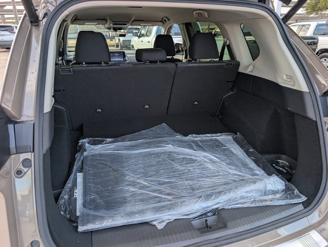Certified 2025 Nissan Rogue SV FWD image 28