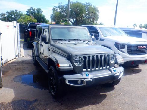 Used 2022 Jeep Wrangler Unlimited Sahara w/ Cold Weather Group AWD/4WD image 3