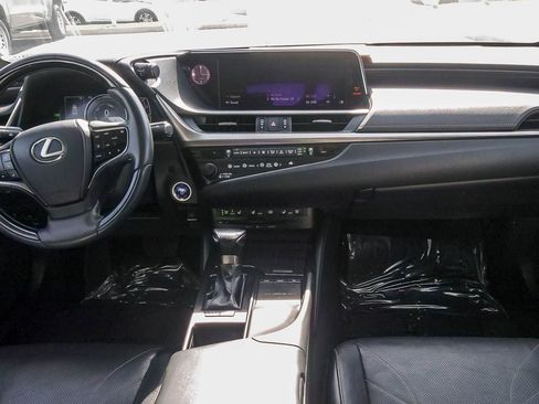 Used 2019 Lexus ES 300h w/ Accessory Package 2 image 11