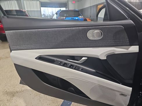 New 2026 Hyundai Elantra Limited FWD image 25