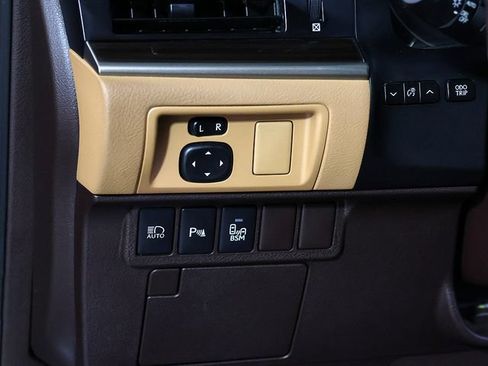 Used 2017 Lexus ES 350 w/ Luxury Package FWD image 24