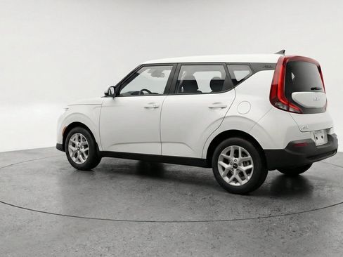 Used 2025 Kia Soul LX w/ LX Technology Package FWD image 6