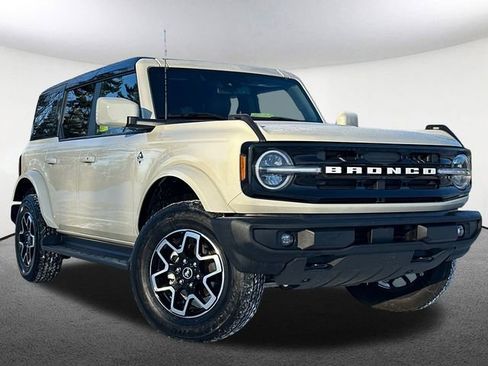 Used 2025 Ford Bronco Outer Banks image 2