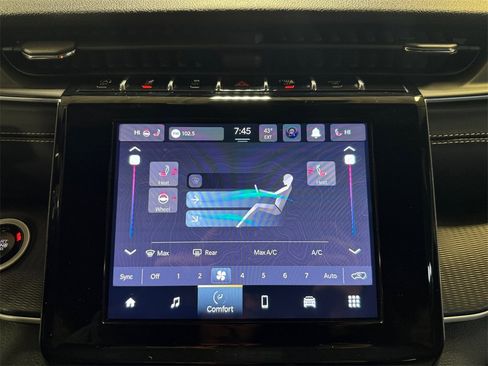 Used 2025 Jeep Grand Cherokee Laredo w/ Luxury Tech Group I image 30