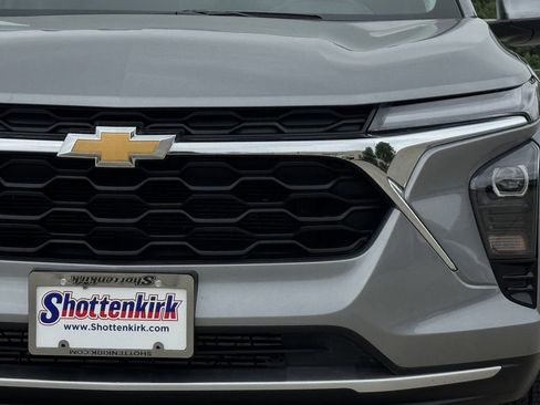 Used 2025 Chevrolet Trax LT w/ Driver Confidence Package FWD image 8
