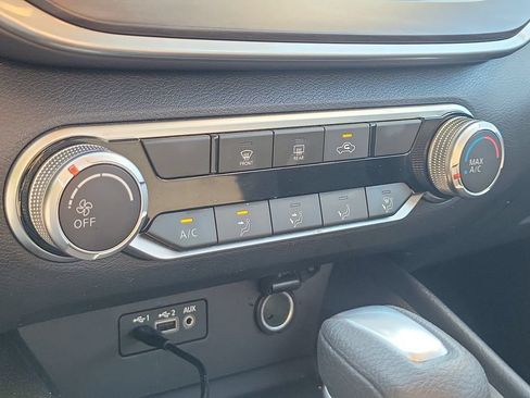 Used 2025 Nissan Altima 2.5 SV FWD image 28