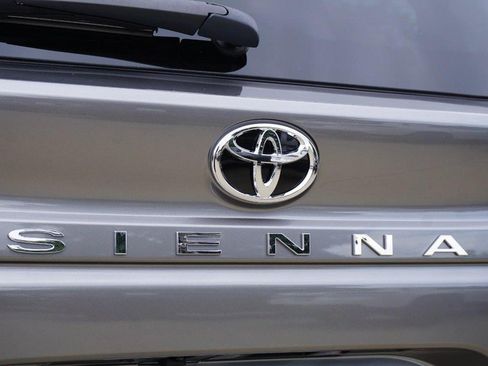 Used 2026 Toyota Sienna Limited FWD image 18
