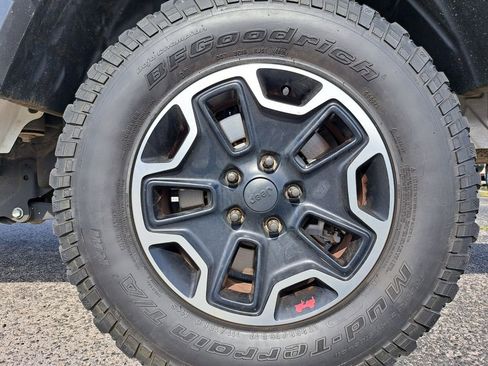 Used 2024 Jeep Gladiator Sport image 25