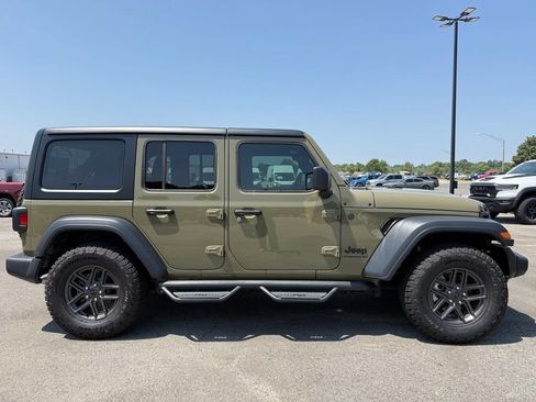 Used 2025 Jeep Wrangler Unlimited Sport AWD/4WD image 9