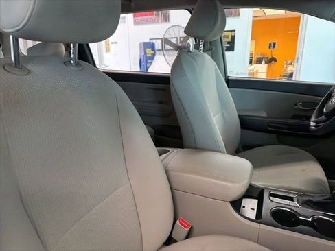 Used 2020 Kia Sedona L image 29