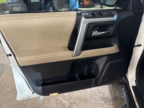 Used 2018 Toyota 4Runner SR5 Premium AWD/4WD image 14