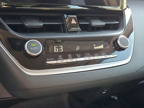 Certified 2025 Toyota Corolla LE FWD image 18