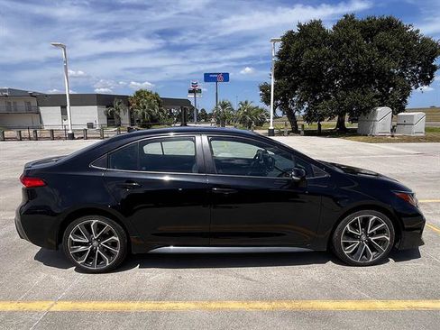 Used 2022 Toyota Corolla SE FWD image 2