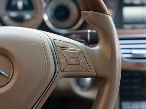 Used 2014 Mercedes-Benz CLS 550 4MATIC image 32