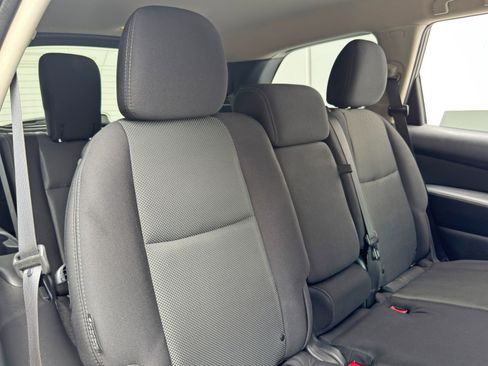 Used 2019 Nissan Pathfinder SV FWD image 33