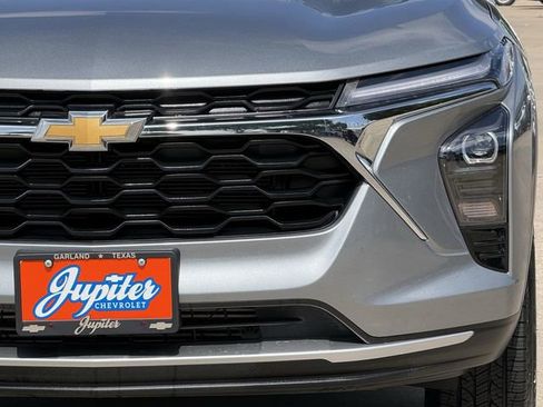 Used 2025 Chevrolet Trax LT image 11