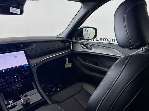 New 2025 Jeep Grand Cherokee Limited image 22
