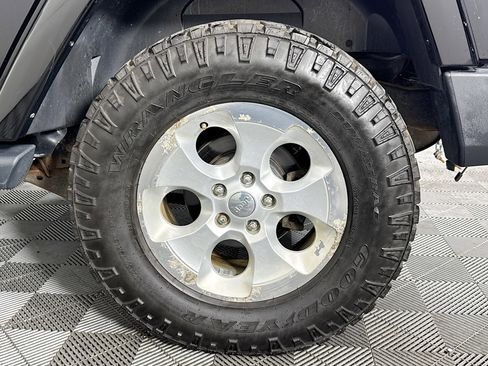Used 2014 Jeep Wrangler Unlimited Sahara image 34