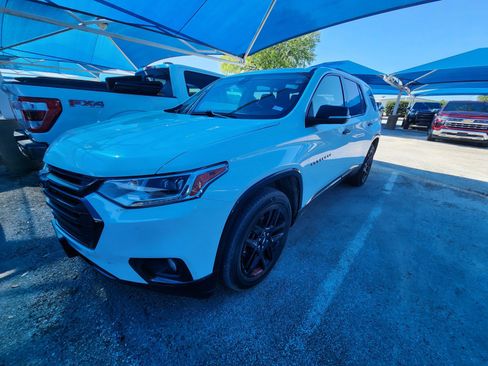 Used 2021 Chevrolet Traverse Premier w/ Redline Edition FWD image 2
