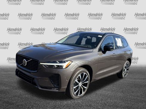 Certified 2025 Volvo XC60 B5 Plus image 5