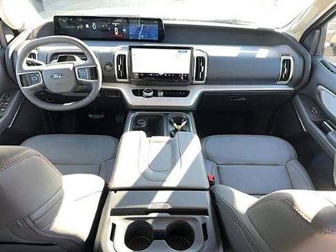 New 2025 Ford Expedition Active image 10