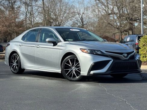 Used 2024 Toyota Camry SE image 2