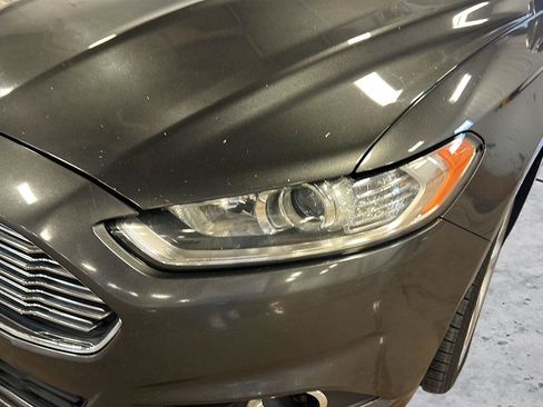Used 2016 Ford Fusion SE w/ Equipment Group 201A FWD image 2