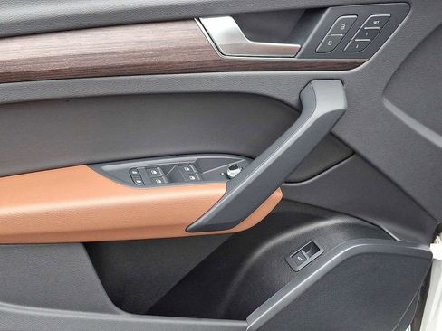 Used 2023 Audi Q5 2.0T Premium w/ Convenience Package image 10