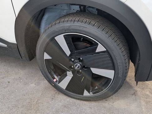 New 2025 Nissan Kicks SR FWD image 3