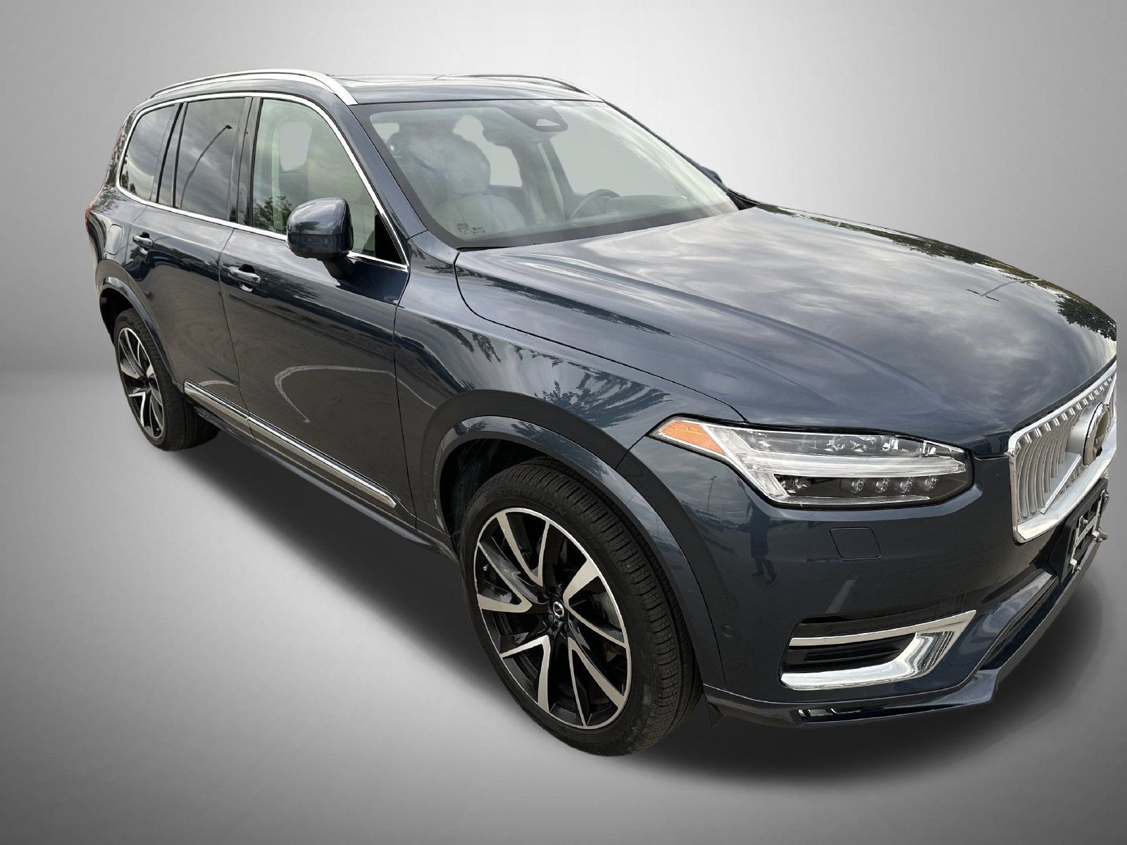 Used 2023 Volvo XC90 B6 Plus w/ Protection Package AWD/4WD image 2