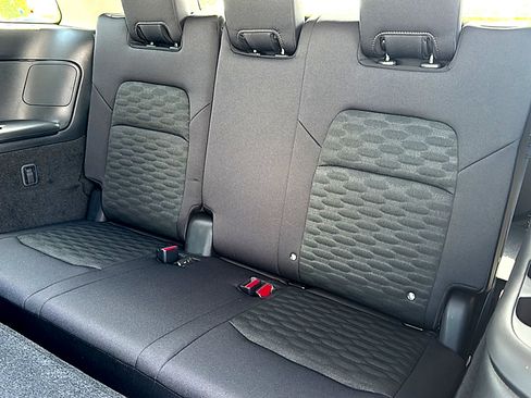 New 2026 Nissan Pathfinder SV w/ SV Premium Package FWD image 18