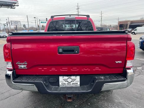 Used 2017 Toyota Tacoma SR5 image 3