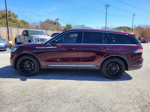 Used 2022 Lincoln Aviator Reserve w/ Equipment Group 201A image 2