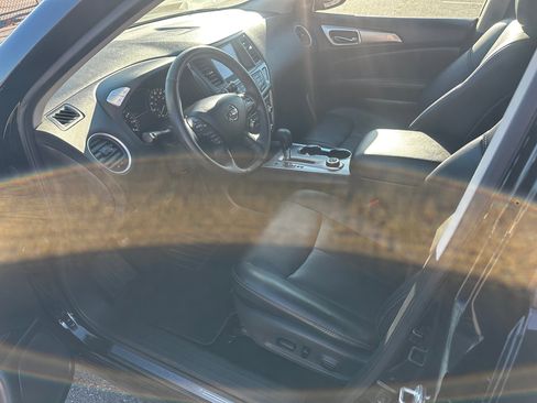 Used 2019 Nissan Pathfinder SL image 9