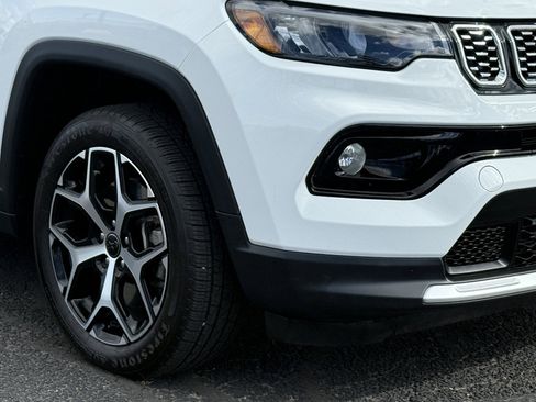 Used 2025 Jeep Compass Limited AWD/4WD image 2