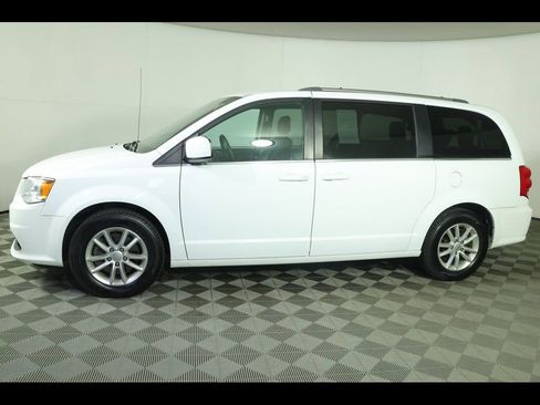 Used 2019 Dodge Grand Caravan SXT FWD image 14