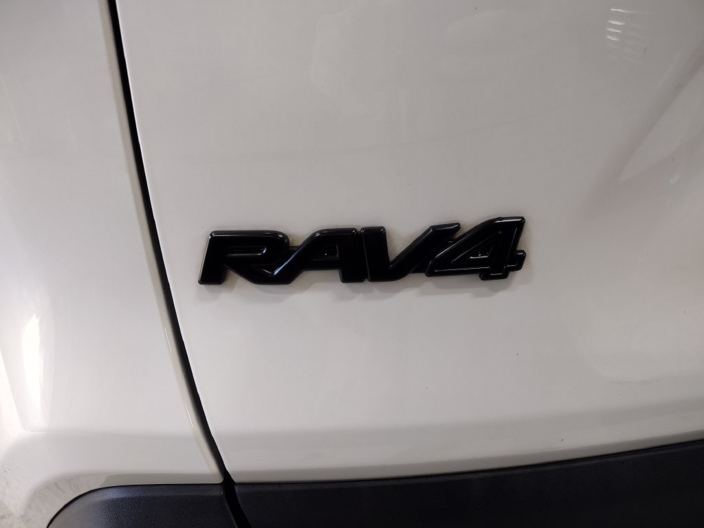Used 2022 Toyota RAV4 XLE w/ XLE Grade Weather Package AWD/4WD image 16