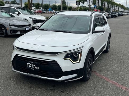 Certified 2023 Kia Niro EX FWD image 3