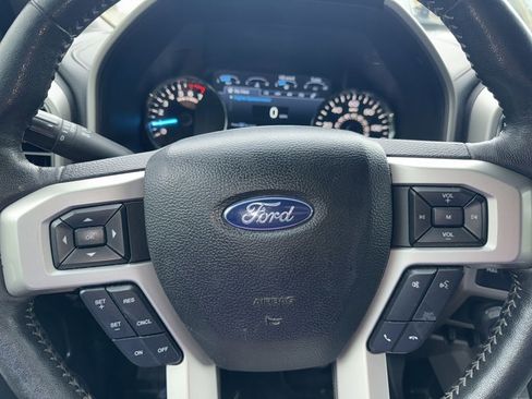 Used 2019 Ford F150 Lariat w/ Equipment Group 502A Luxury AWD/4WD image 13
