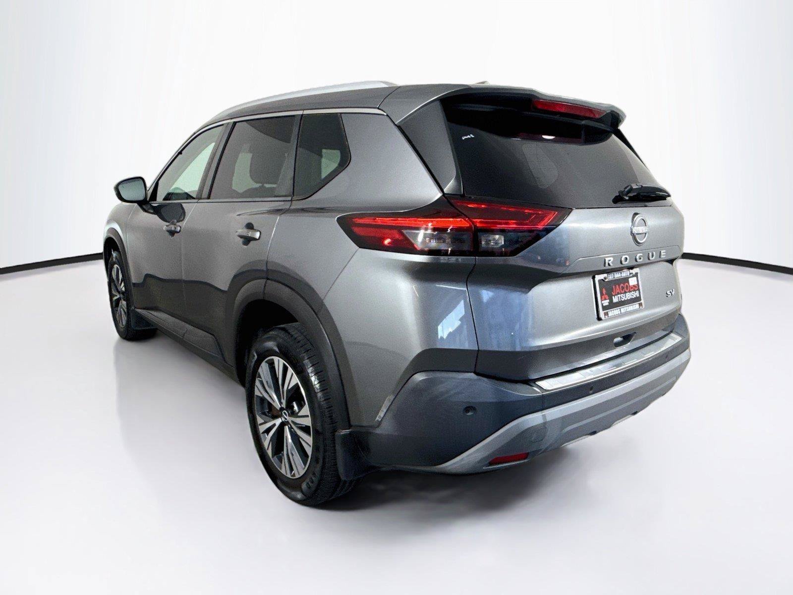 Used 2022 Nissan Rogue SV w/ SV Premium Package FWD image 3