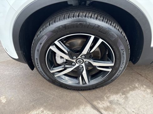 Certified 2025 Volvo XC40 B5 Core image 13