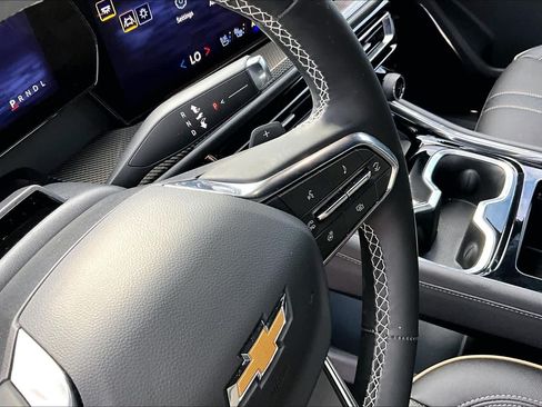 Used 2025 Chevrolet Traverse High Country w/ LPO, Floor Liner Package FWD image 17