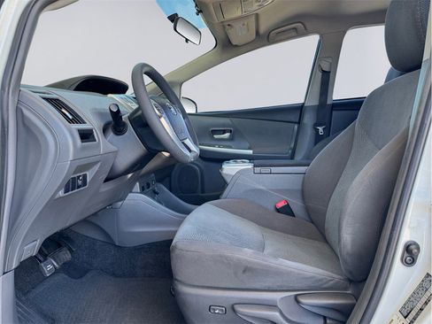 Used 2014 Toyota Prius V Three image 9
