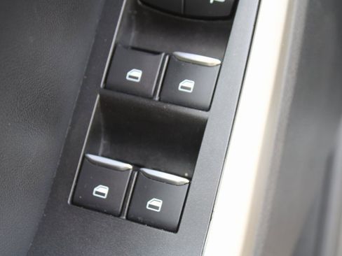 Used 2022 Ford Explorer Limited image 18